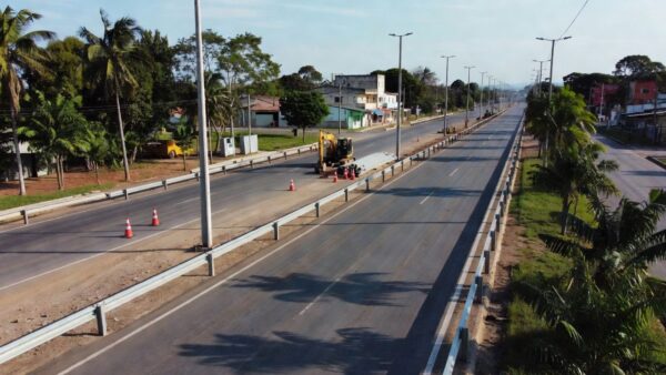 Instalação de guard rails em avenidas de Vilhena