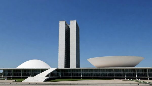 Congresso Nacional em Brasília durante discussão sobre reajuste de limites do MEI e Simples Nacional