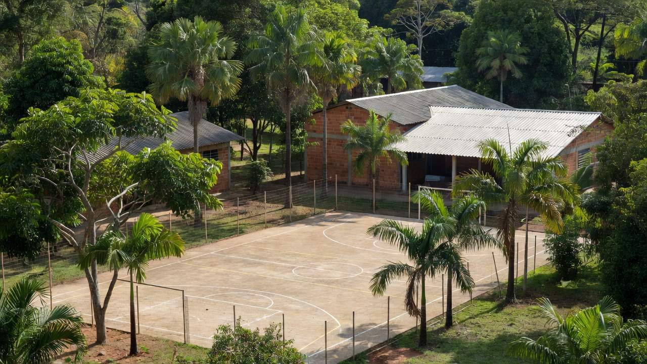 Quadra poliesportiva em construção na Escola Progresso de Vilhena