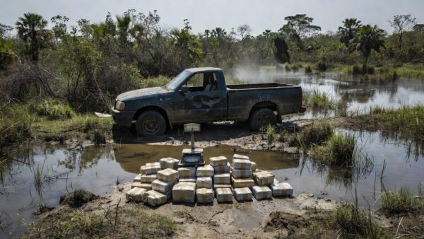 Veículo, drogas e balança apreendidos em operação da PM no Pantanal