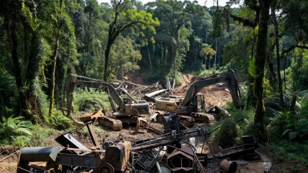 Destruição de equipamentos de garimpo ilegal na Terra Indígena Sete de Setembro