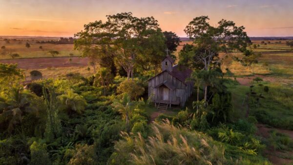 Igreja rural no Cone Sul de Rondônia durante agenda de visitas pastorais