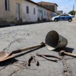 Ferramentas abandonadas apreendidas pela PM no bairro Caladinho