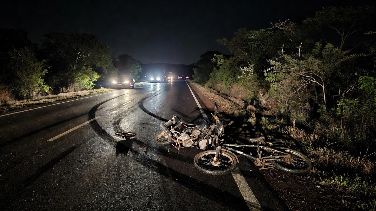 Acidente entre moto e bicicleta sem iluminação na BR-174