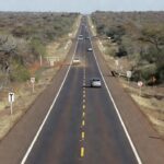Rodovia BR-364 com sinalização para viagens seguras nas férias