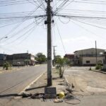 Fios elétricos em poste no centro de Porto Velho representando acidente de trabalho