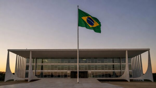 Fachada do TSE em Brasília simbolizando limites para contratação de militantes nas eleições de 2026