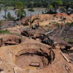 Área de extração ilegal de cassiterita em Rio Crespo, Amazônia