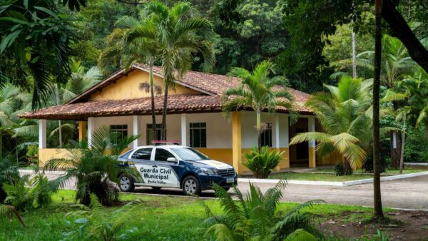 Viatura da Guarda Civil Municipal de Porto Velho em cenário amazônico