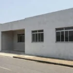 Fachada de fórum judicial em Vilhena, Rondônia, sobre atraso judicial.