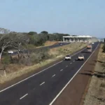 Rodovia BR-364 com praça de pedágio no Brasil