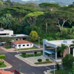 Vista panorâmica de Costa Marques, Rondônia, com infraestrutura pública