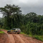 Viatura da Polícia Civil em estrada rural na Amazônia em Rondônia