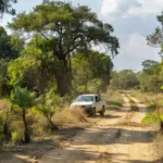 Caminhonete em estrada rural em Vilhena, Rondônia, sobre denúncia de assédio sexual