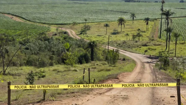 Área rural em Lucas do Rio Verde com fita de isolamento policial