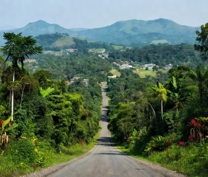 Estrada em Rondônia ligando municípios da região amazônica