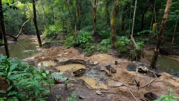 Área de garimpo ilegal de diamantes em terras indígenas de Vilhena, Rondônia