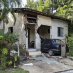 Casa danificada por carro em colisão em Porto Velho