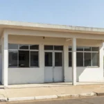 Fachada de farmácia municipal em Vilhena, Rondônia, após boletim de ocorrência.