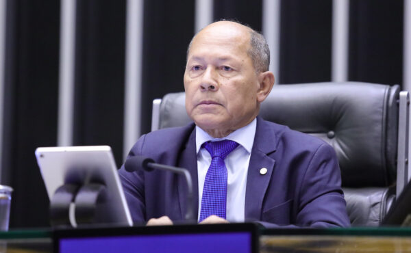 Deputado Coronel Chrisóstomo aprova doação de tratores apreendidos a municípios de Rondônia