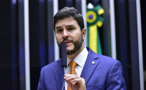 Motorista ligado a Maurício Carvalho é flagrado com R$ 2 milhões em operação da Polícia Federal