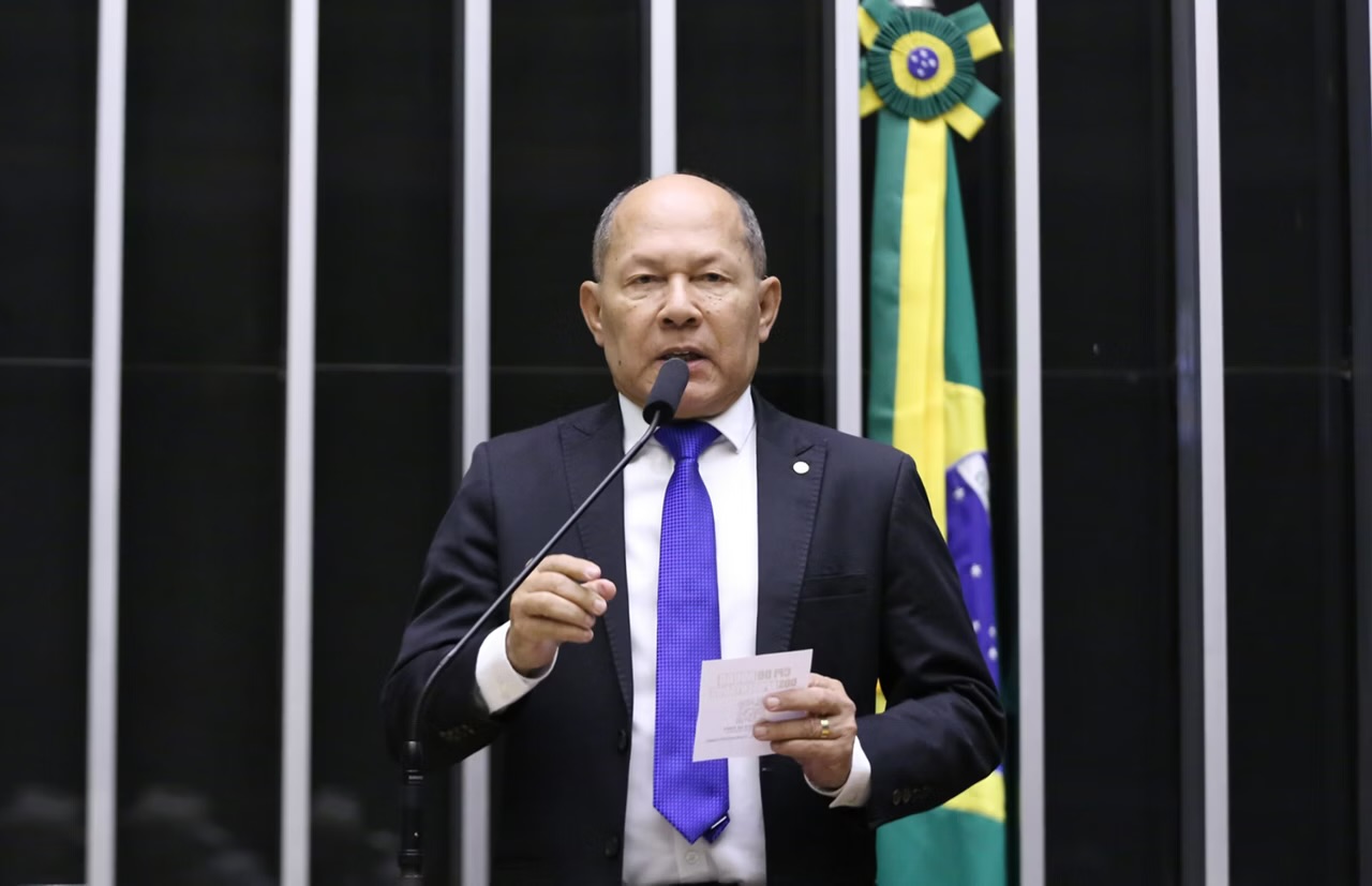 Comissão aprova lei que transforma máquinas de garimpo ilegal em bens para o bem comum