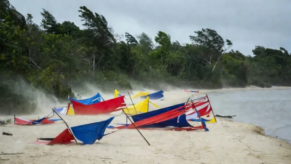 Barracas derrubadas por vendaval no Festival de Praia de Pimenteiras do Oeste