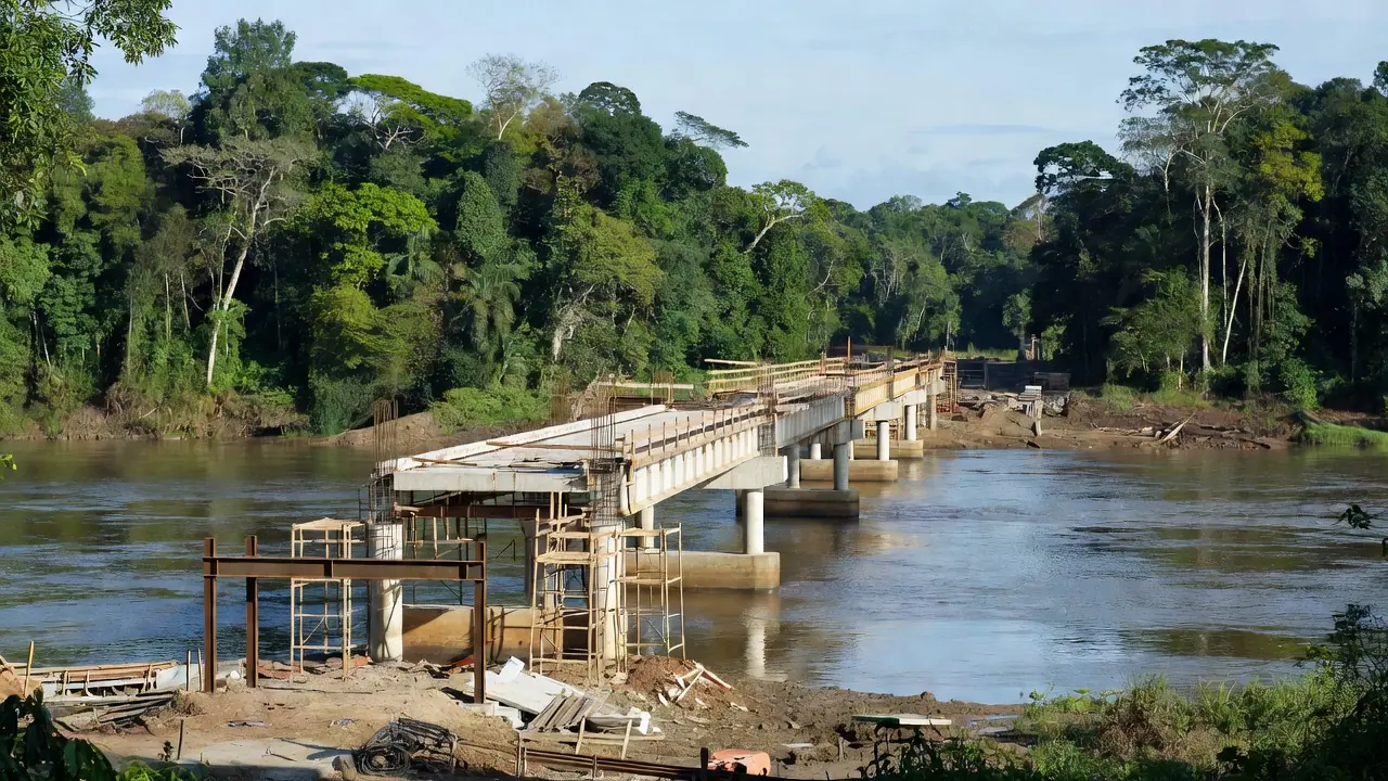 Obra de infraestrutura financiada por emendas em Rondônia
