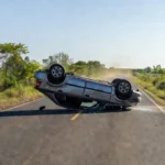 Carro capotado na rodovia entre Pimenteiras do Oeste e Corumbiara