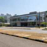 Fachada da Prefeitura de Ariquemes, Rondônia, relacionada à notícia sobre reeleição e TRE-RO