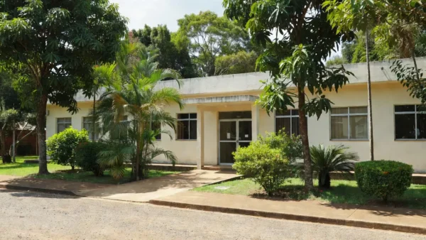 Fachada do hospital em Cacoal, Rondônia, local de alta hospitalar