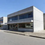 Prédio do tribunal em Vilhena com documentos de seletivo para agentes de saúde