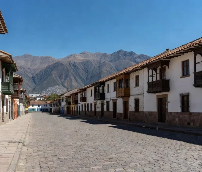 Rua vazia em cidade peruana sob luz natural do dia