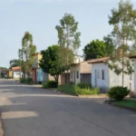 Bairro 5º BEC com ruas residenciais durante resgate de mulher desaparecida