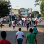 Registro da passeata de conscientização de 2023 em Vilhena, onde participantes vestindo azul destacaram a importância da Língua Brasileira de Sinais (Libras) para a garantia dos direitos da pessoa surda. (Foto: ASSURV)