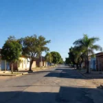 Rua principal de Vilhena, Rondônia, sob luz natural do dia
