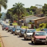 Carreata em Vilhena, Rondônia, com veículos em procissão na avenida principal