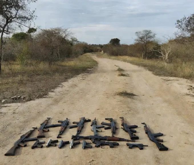 Também foram apreendidas quatro armas de fogo, além de diversas munições / Foto: Divulgação